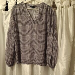 Saks Fifth Avenue Black and White Patterned Blouse Med 💛💛💛💛